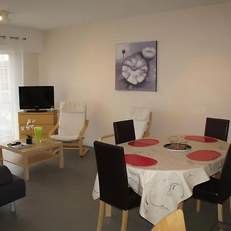 Welcoming In With Balcony Apartment